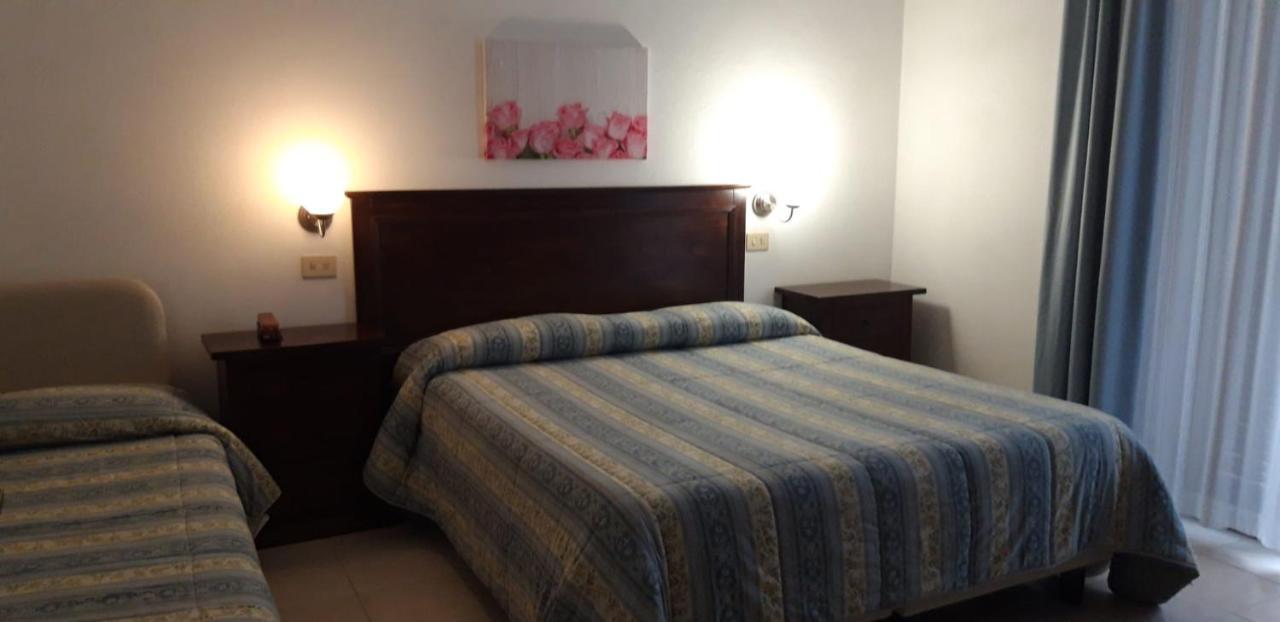Hotel Patrizia Marina di Massa Bagian luar foto