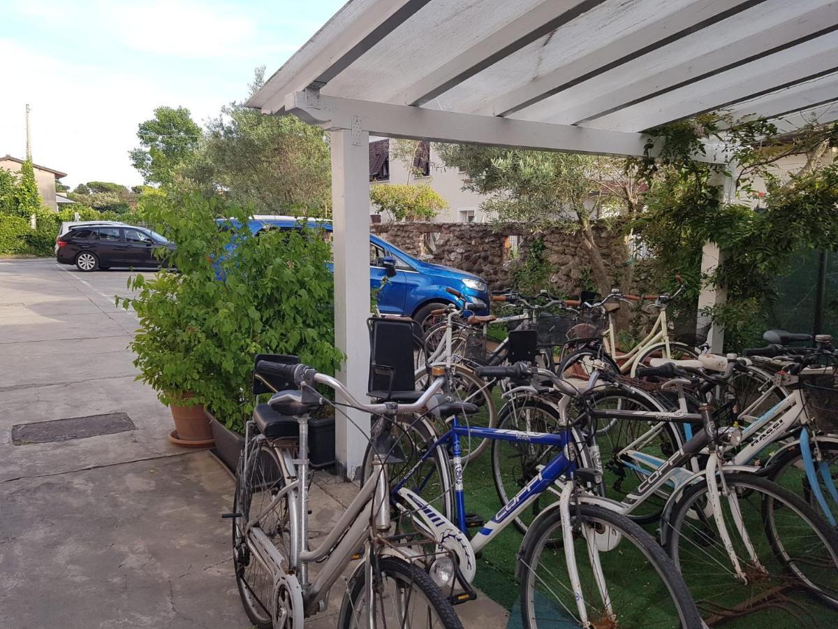 Hotel Patrizia Marina di Massa Bagian luar foto