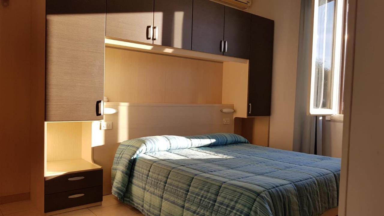Hotel Patrizia Marina di Massa Bagian luar foto