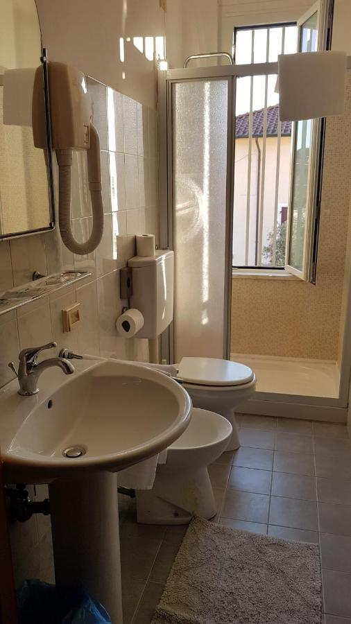 Hotel Patrizia Marina di Massa Bagian luar foto